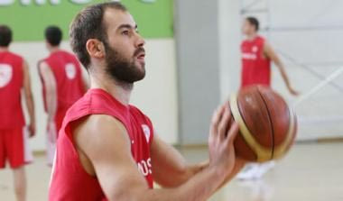 Σπανούλης: “Νιώθω πολύ ωραία στον Ολυμπιακό. Στόχος οι τρεις τίτλοι”