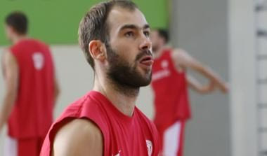 Εφές Πίλσεν-Ολυμπιακός 75-77
