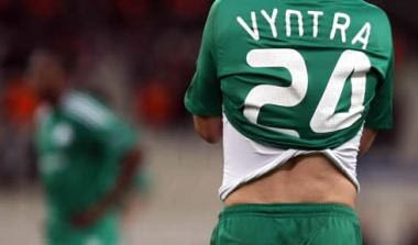 Θωρακίζει την άμυνα ο Νιόπλιας με τρεις στόπερ