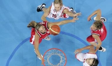 Η FIBA χαμηλώνει το ύψος των καλαθιών στο γυναικείο μπάσκετ!