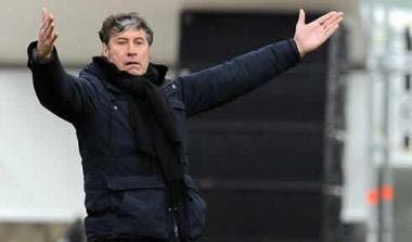 “Φλερτάρει” με την απόλυση ο Μαλεζάνι