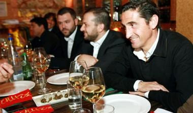 Οικογενειακό κλίμα στο γεύμα του ποδοσφαιρικού τμήματος της ΑΕΚ