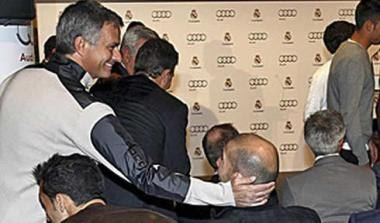 Στην υπηρεσία της “βασίλισσας” και πάλι ο Ζιντάν (vid)