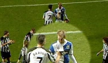 Πέντερσεν: “Θα θυμόμαστε το συμβάν και θα γελάμε με τον Μπάρτον” (vid)