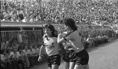 Η ΑΕΚ τιμά τον Θωμά Μαύρο