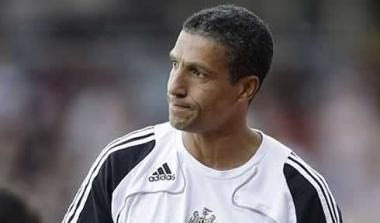 Ένταση επέφερε η απόλυση του Χιούτον