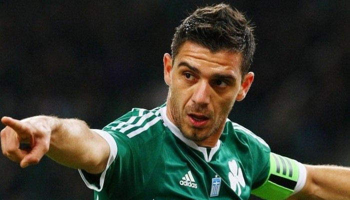 Ένας μέσα, τρεις έξω