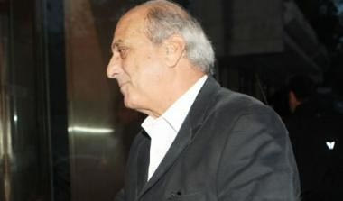 Πρόεδρος μέχρι τις 17/01 ο Τζόννυ Βεκρής