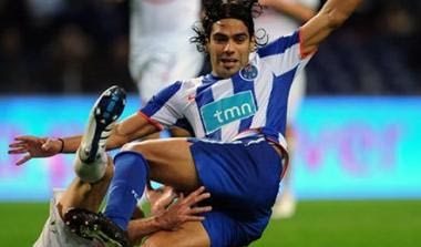 Συνέχισε νικηφόρα η Πόρτο, “σκόνταψε” η Γκιμαράες (vid)