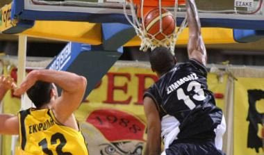 Σίμονς και ΜακΙντος στο απουσιολόγιο του Πρίφτη