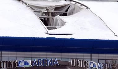 Υποχώρησε κομμάτι της οροφής της Veltins Arena (vid)