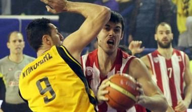 ΑΕΚ-Ολυμπιακός 74-79