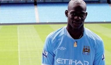 Ο Μπαλοτέλι σε ειδικό γιατρό για να προλάβει Γιουνάιτεντ και… Άρη