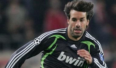 Τα 2εκ της Ρεάλ κάμπτουν τις αντιστάσεις του Αμβούργου για τον φαν Νιστελρόι