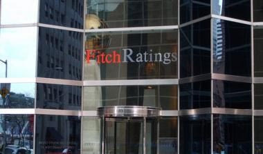 Νέες απειλεσ για υποβάθμιση από τη Fitch