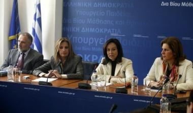 Διορισμούς ημετέρων σε σχολεια του εξωτερικού καταγγέλει η Γεννηματά