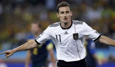 Σενάρια για Κλόζε, με εναλλακτική Σαμαρά στη Γιουβέντους