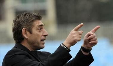 Ντεμόλ: “Να σταματήσει η βροχή”. Παντελίδης: “Θα χάναμε και χωρίς διαιτητές”