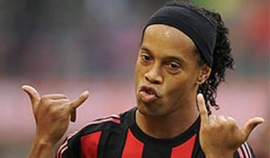 Η Μπλάκμπερν δίνει 20 εκατομμύρια στο Ροναλντίνιο, θέλει και Μπέκαμ