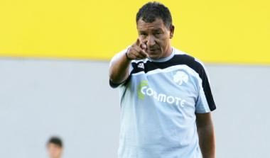 Δείχνει 11άδα ο Τεν Κάτε (vid)