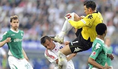 Ο Βίζε από τερματοφύλακας μεταμορφώθηκε σε καρατέκα κουνγκ φου (vid)