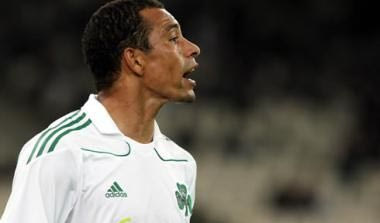 Διστακτικός ο Πολέμης. Νοκ άουτ Ζιλμπέρτο και Μπουμσόνγκ