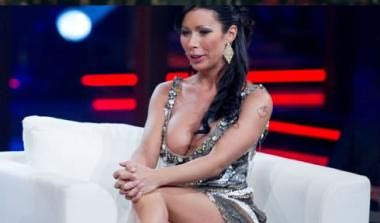 Συνοδός πολυτελείας “βάζει φωτιά” στο Καμπιονάτο