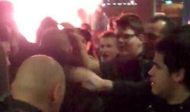 Αποθεώθηκε κατά την άφιξή της η αποστολή (vids)