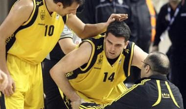 Χτύπημα – σοκ του Λάζαρου Παπαδόπουλου στο ντέρμπι με τον Άρη (vid)