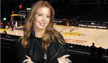 Laker girl, η Τζένι Μπας εξηγεί τα πάντα για τους πρωταθλητές και τον Φιλ Τζάκσον