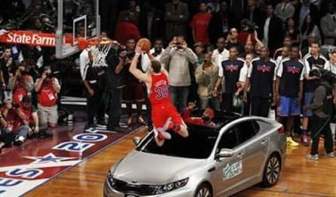 Ο Γκρίφιν κάρφωσε πάνω από αυτοκίνητο στο All Star! (vid)