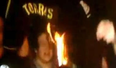 Με κάψιμο φανελών του Τόρες έπνιξαν τον καημό τους οπαδοί της Λίβερπουλ (vid)