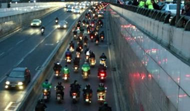 Videos από την πορεία των φιλάθλων του Παναθηναϊκού