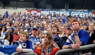 Οι οπαδοί της Σάλκε κατηγορούν τη διοίκηση για κοσμοπολίτικη τακτική που πληγώνει την ψυχή της