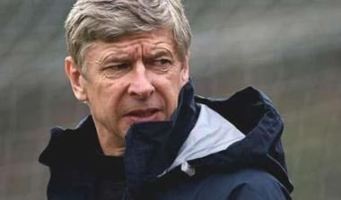 Αηδιασμένος από τη διαιτησία ο Βενγκέρ