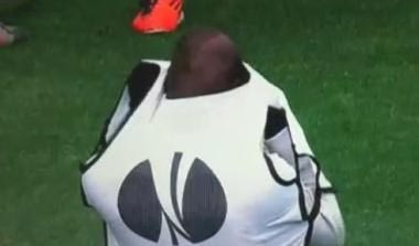 Ο Μπαλοτέλι δεν μπορεί να βρει την τρύπα (vid)