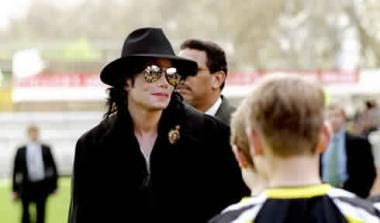 Άγαλμα του Μάικλ Τζάκσον στο “Κρέιβεν Κότατζ”