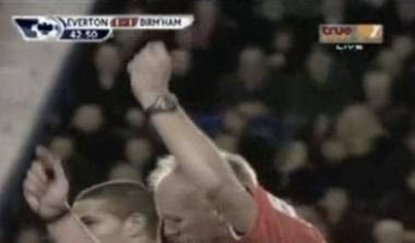 Αντίκρισε αόρατη κάρτα αλλά κιτρινίστηκε (vid)