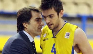 Koυστένης: “Βλέπουμε από τη μέση και πάνω”