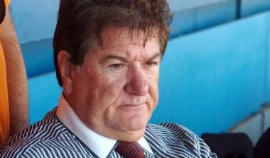 Αντιδράσεις για τον “ερυθρόλευκο” Μακρή