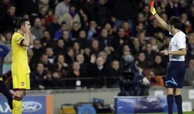 Οι ποδοσφαιριστές κατακρίνουν την κόκκινη κάρτα του Μπουσάγκα