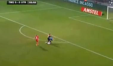 Τάκλιν για σεμινάριο από τον τερματοφύλακα της Τβέντε (vid)