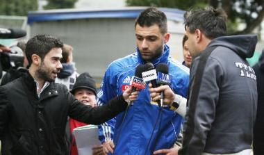 Σε χαλαρούς ρυθμούς η προπόνηση της Εθνικής. Τζαβέλλας: “Ας σκοράρουμε από τα 75 μέτρα”