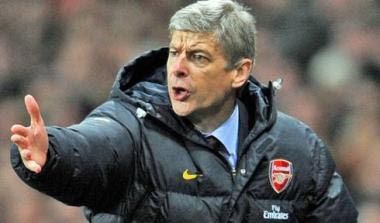 Στο σκαμνί της UEFA Βενγκέρ, Νασρί