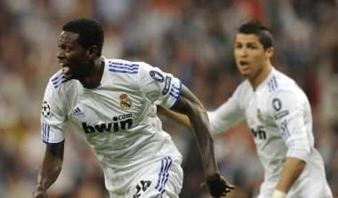 Καταγγέλει ρατσιστική επίθεση ο Αντεμπαγιόρ