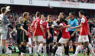 33η αγ.: Του.. πέναλτι έγινε στο Άρσεναλ-Λίβερπουλ. Η απάντηση του Ντρογκμπά (vid)