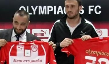 Η παρουσίαση της συλλεκτικής φανέλας του Ολυμπιακού (video)
