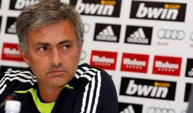 Μουρίνιο: “Θα πεθάνω και απάντηση δεν θα πάρω”