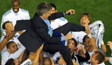 Επίθεση Μουρίνιο σε Κρόιφ και εφημερίδες