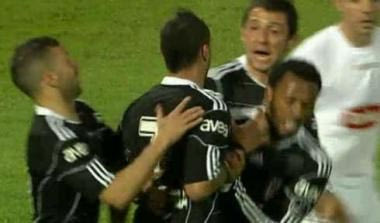 Τσακώθηκε με τον Κουαρέσμα και φεύγει ο Νιχάτ (vid)